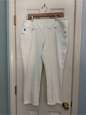 Belle by Kim Gravel White Cropped Stretch Jeans